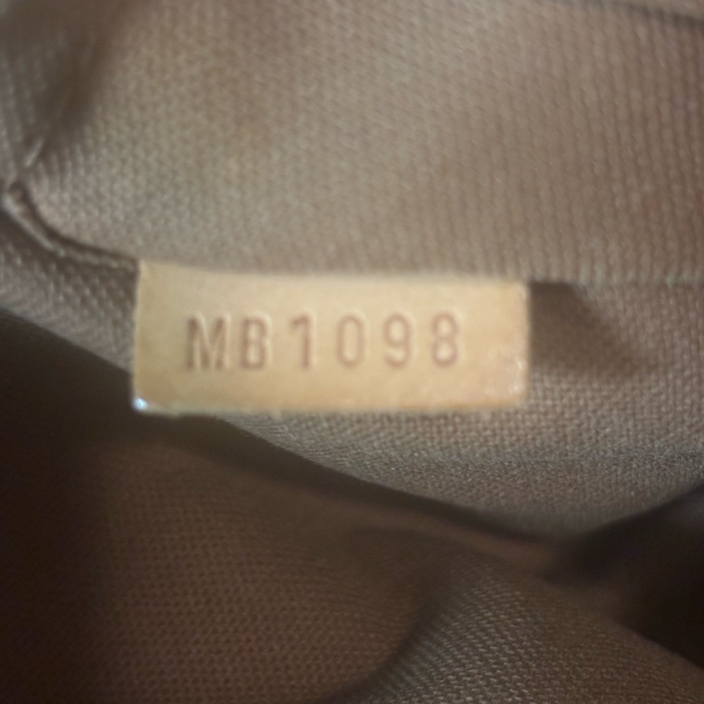 Authentic Louis Vuitton Tivoli GM Brown - Picture 4 of 16